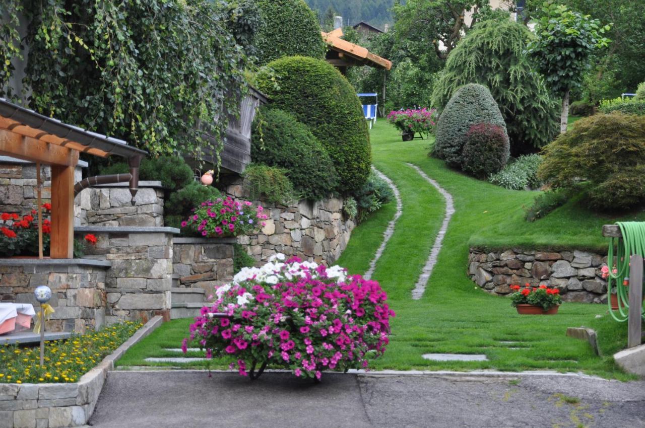 Gasthof Weisses Kreuz Naturns Exterior photo
