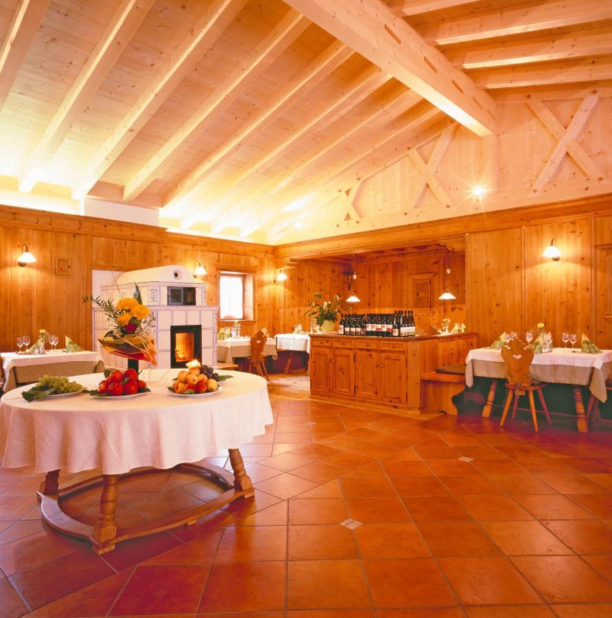 Gasthof Weisses Kreuz Naturns Exterior photo